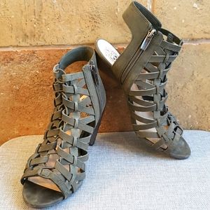 Vince Camuto Olive Green 7 1/2 style Elishan